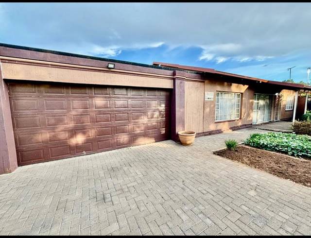 3 BEDROOM HOUSE FOR SALE IN VANDERBIJLPARK CW 2